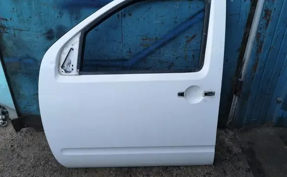 Nissan Pathfinder R51 Front door