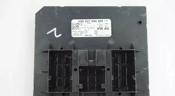 Volkswagen PASSAT B8 Central body control module 5Q0937086BM