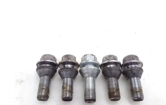Volvo XC70 Nuts/bolts 