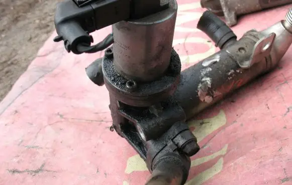 KIA Rio EGR valve 28410