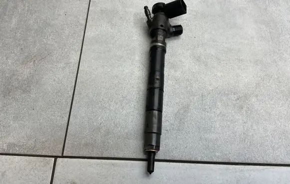 Skoda Octavia Mk3 (5E) Fuel injector 04L130277BC