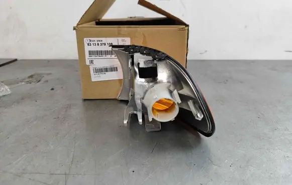 BMW 7 E38 Front indicator light 63138379108 63138352486 8379108