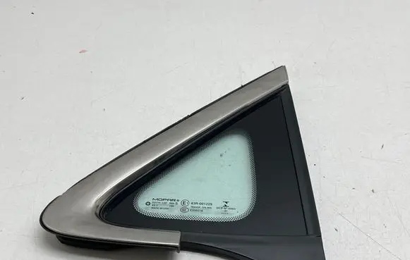 Chrysler Pacifica Front triangle window/glass 43R001229 E000218