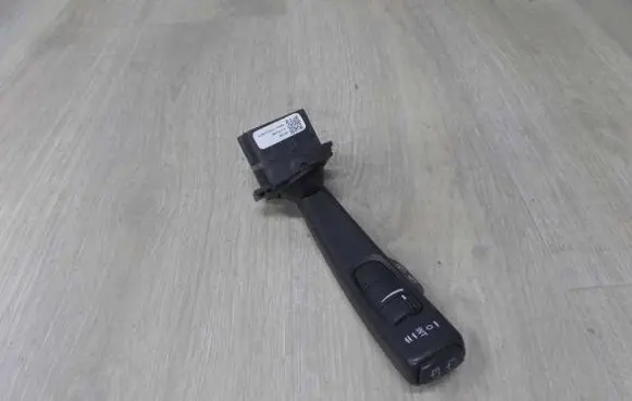 Volvo XC70 Wiper control stalk 31275359 43874