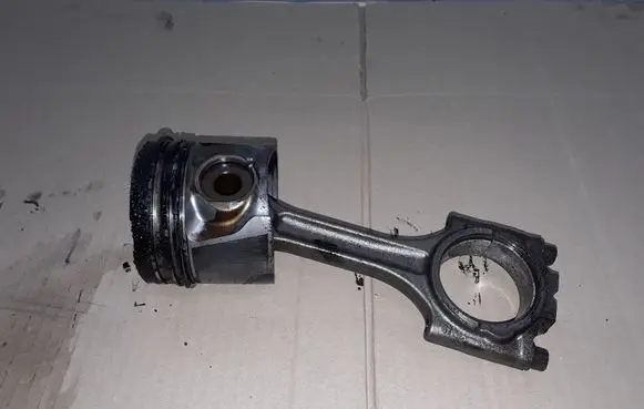 Volvo XC90 Piston with connecting rod NOCODE