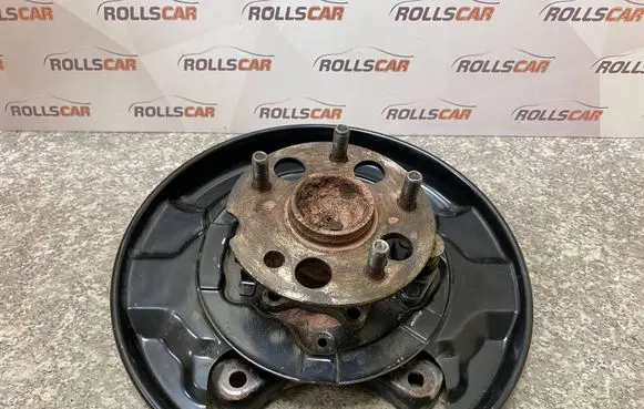 Toyota Avensis Verso Rear wheel hub spindle/knuckle 8163877
