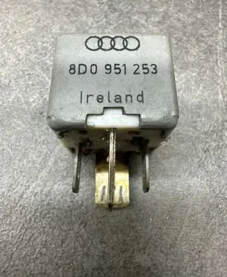 Audi A4 S4 B5 8D Other relay 8D0951253