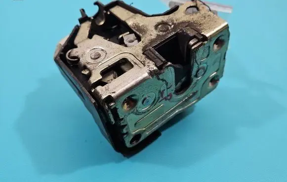 Renault Clio II Front door lock IMPRK1495247