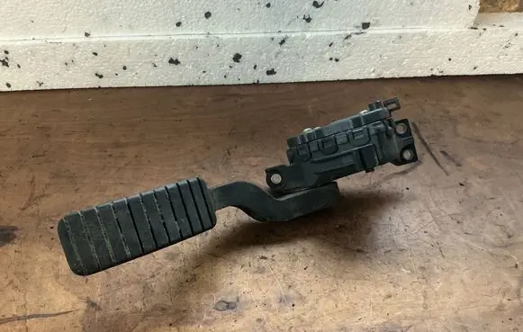 Renault Laguna II Accelerator throttle pedal 6PV00811901 8200003392