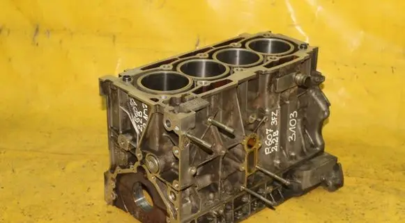 Peugeot 407 Engine block 