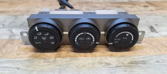 Nissan X-Trail T30 Climate control unit 27500ES71A