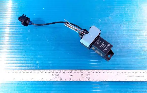 Peugeot Partner Glow plug pre-heat relay 9666671780 23C11 51299049