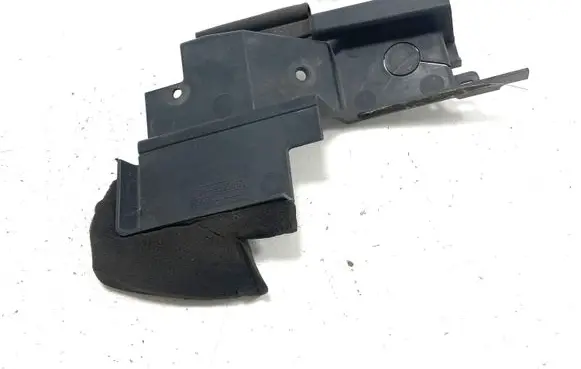 Radiator mount bracket