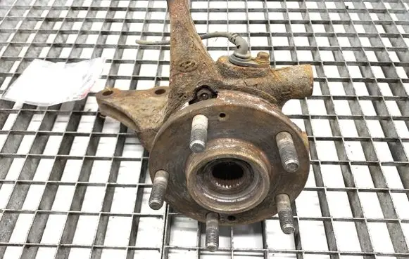 Hyundai Tucson JM Front wheel hub spindle knuckle 