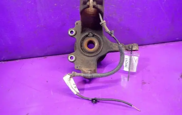 Ford Focus C-MAX Front wheel hub spindle knuckle