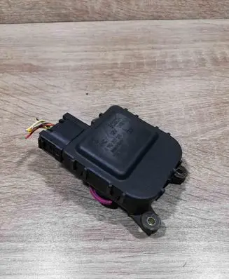 Volkswagen Bora Air flap motor/actuator 1J1907511C 0132801213