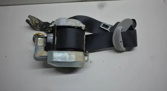 Rear seatbelt