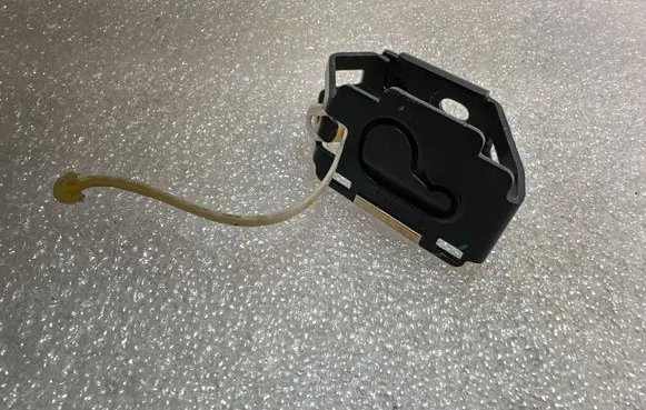 Audi A6 S6 C6 4F Parcel shelf load cover mount bracket 4F9861736