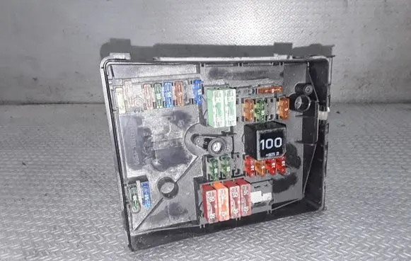 Audi A3 S3 A3 Sportback 8P Fuse module 1K0937125A