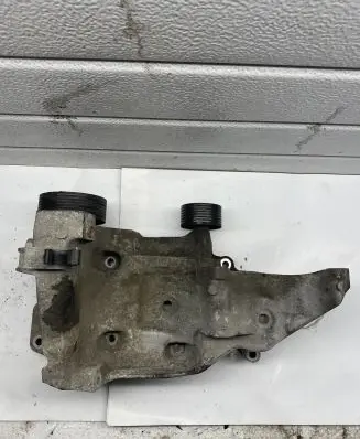 BMW 5 F10 F11 Generator/alternator bracket 