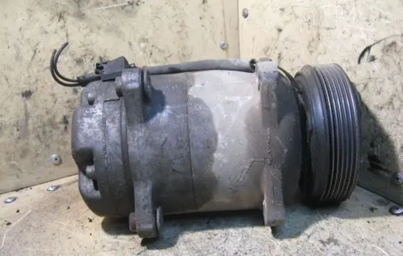 Volkswagen Golf IV Air conditioning (A/C) compressor (pump) 1J0820803B