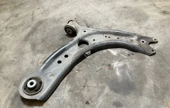 Volkswagen Golf VII Front lower control arm/wishbone