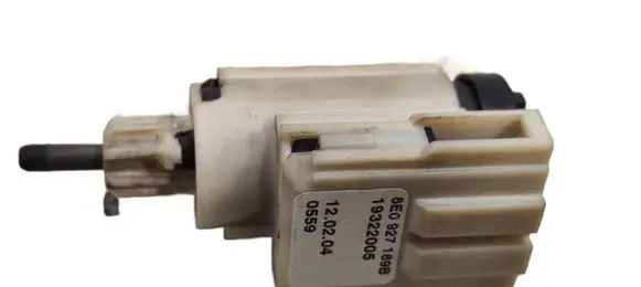 Audi A4 S4 B6 8E 8H Brake pedal sensor switch 8E0927189B 19322005 0559