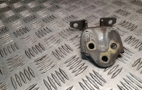 Hyundai Terracan Front door upper hinge