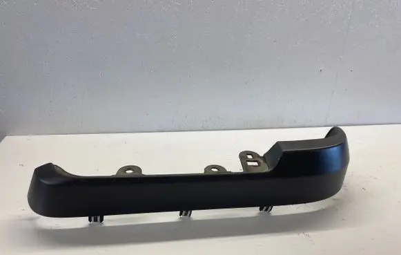 Rear bumper trim bar molding