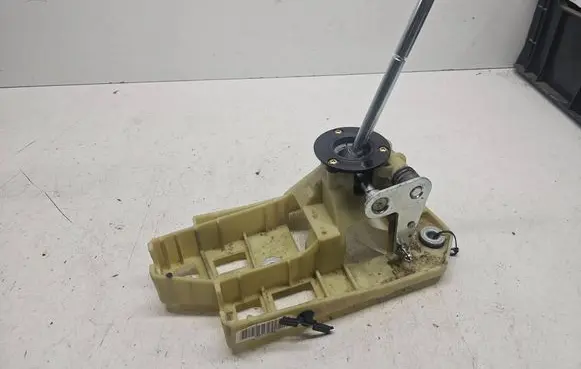 Volvo S60 Gear shifter/selector 30713354