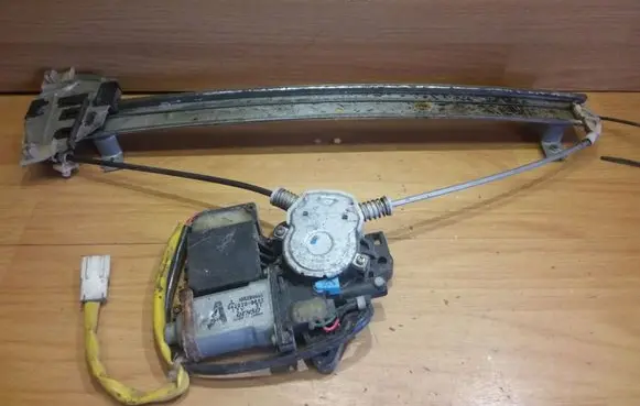 Mitsubishi Galant Front door window regulator with motor MR280665
