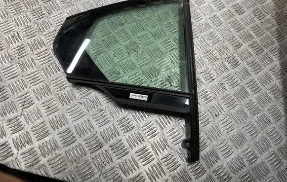 BMW 3 G20 G21 Rear vent window glass 7425084
