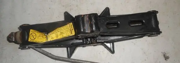 Renault Twingo II Lift Jack 8200676845
