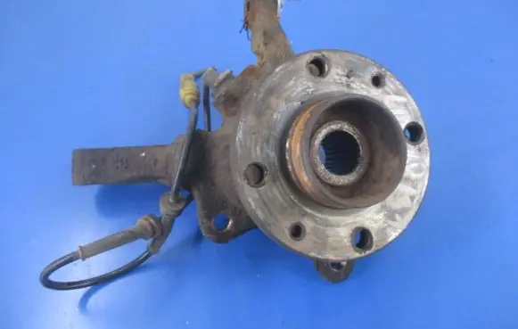 Renault Clio II Front wheel hub spindle knuckle