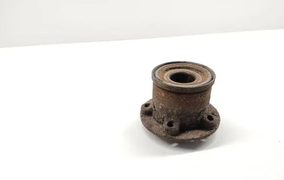 Nissan NV400 Rear wheel hub spindle/knuckle 