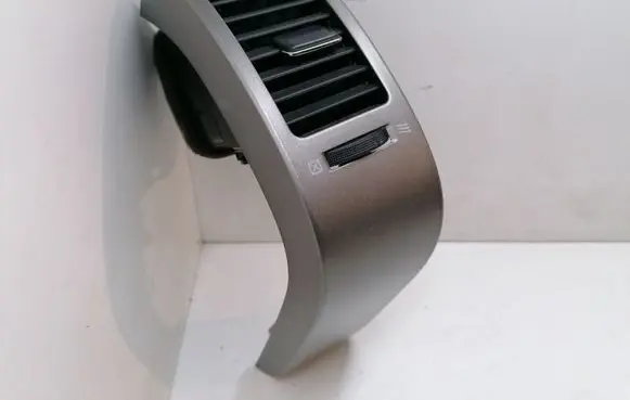 Toyota Prius (XW20) Dashboard side air vent grill/cover trim 5565047040 5566147020 4556617020