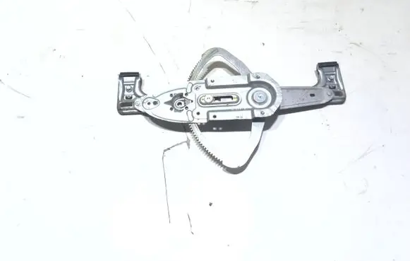 Ford Kuga I Rear window lifting mechanism without motor