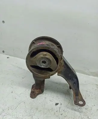 Toyota Avensis T250 Engine mount bracket