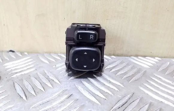 Toyota Avensis T270 Wing mirror switch