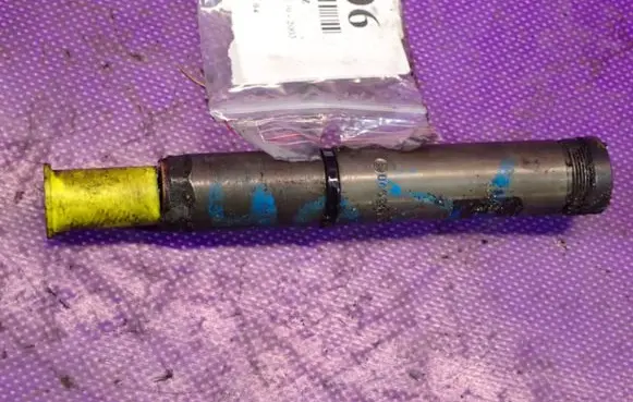 Opel Zafira A Fuel injector 90501560