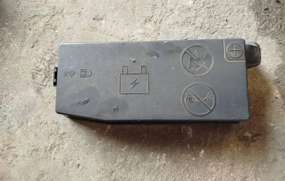 Opel Antara Fuse box cover 