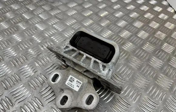 BMW 2 F45 Engine mount bracket 17276810