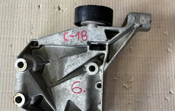 Alfa Romeo Giulietta Engine mounting bracket 55208165 B813