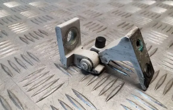 Skoda Octavia Mk3 (5E) Front door lower hinge 7N0831402A