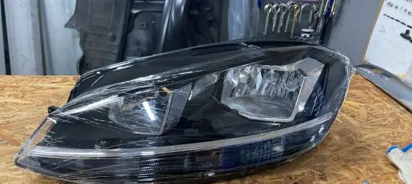 Volkswagen Golf VII Headlight/headlamp