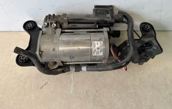 BMW X5 F15 Air suspension compressor/pump 6875177