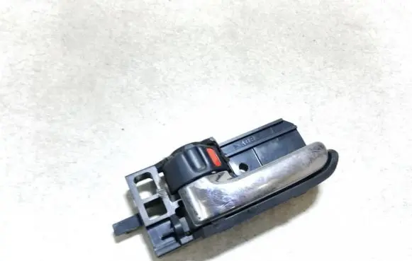 Toyota Corolla Verso E121 Front door interior handle