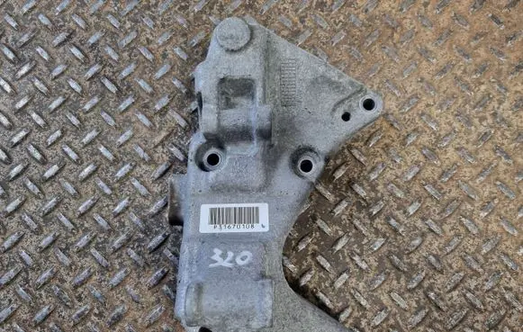 Volvo XC40 Generator/alternator bracket 31670108