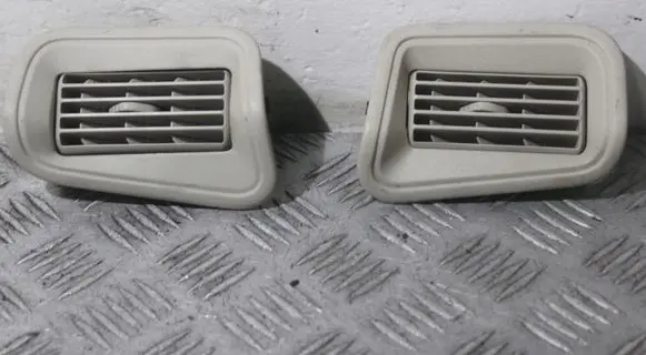 Land Rover Discovery 4 - LR4 Rear air vent grill 