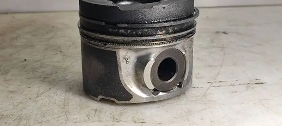 Mitsubishi Outlander Piston M174